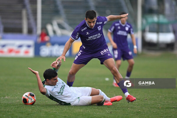 Juan Viacaba, de Defensor Sporting. Torneo Intermedio. Estadio Luis Franzini.