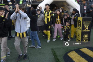 Leonardo Fernández, de Peñarol, Torneo Intermedio. Estadio Campeón del Siglo.
