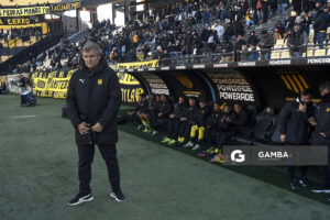 Diego Aguirre, director técnico de Peñarol, Torneo Intermedio. Estadio Campeón del Siglo.