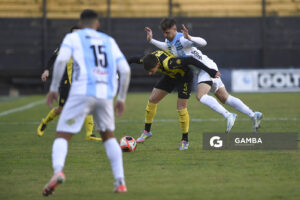 Ignacio Sosa, de Peñarol, Torneo Intermedio. Estadio Campeón del Siglo.