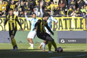 Nahuel Herrera, de Peñarol, Torneo Intermedio. Estadio Campeón del Siglo.