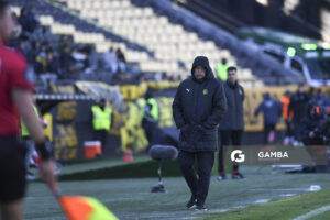 Diego Aguirre, director técnico de Peñarol, Torneo Intermedio. Estadio Campeón del Siglo.