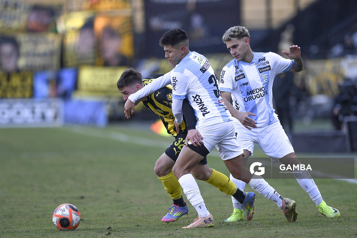 Leandro Umpiérrez, Torneo Intermedio. Estadio Campeón del Siglo.