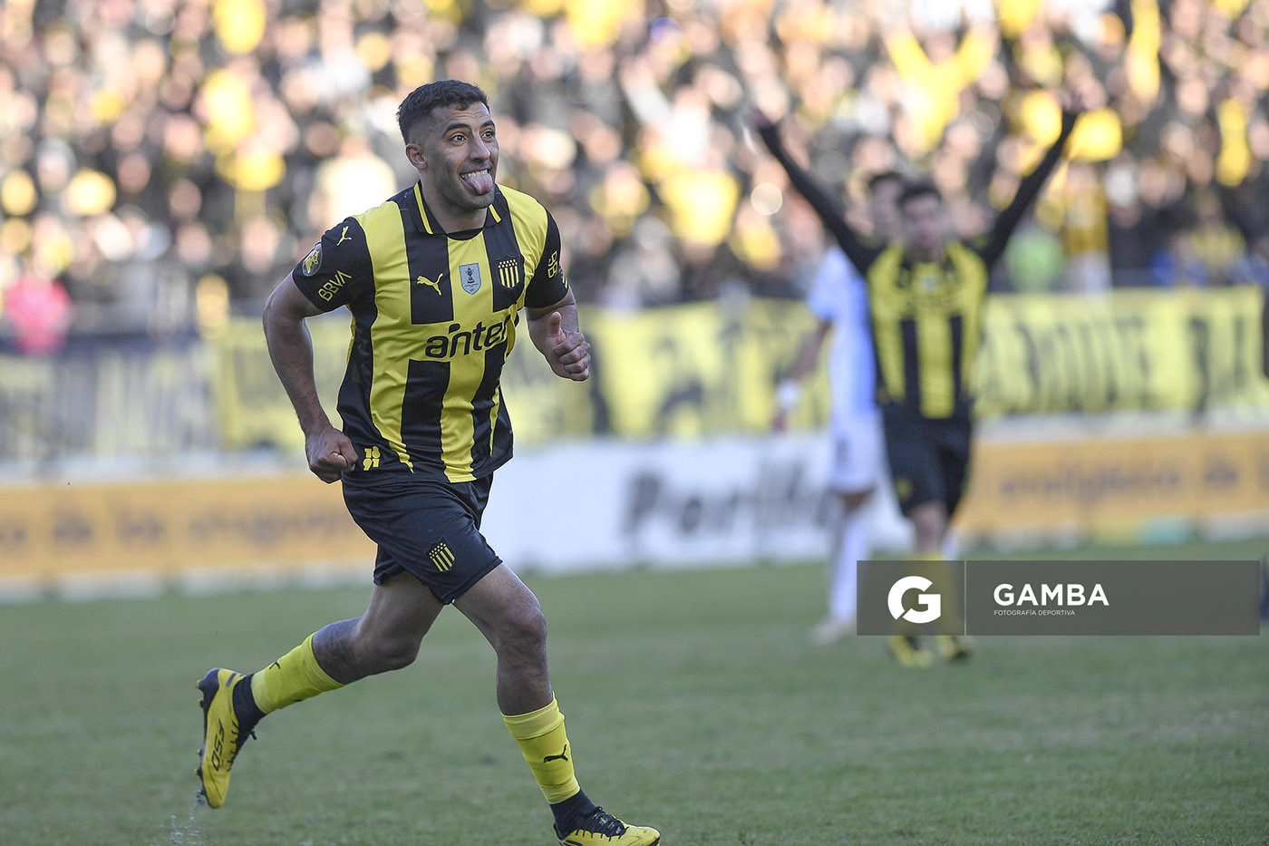 Maximiliano Olivera, Torneo Intermedio. Estadio Campeón del Siglo.
