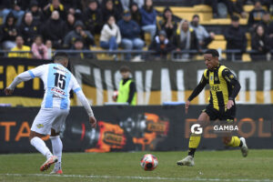 Stiven Muhlethaler, de Peñarol,  Torneo Intermedio. Estadio Campeón del Siglo.