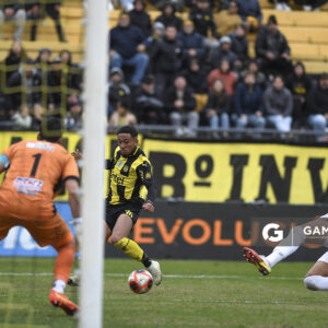 Stiven Muhlethaler, de Peñarol, Torneo Intermedio. Estadio Campeón del Siglo.