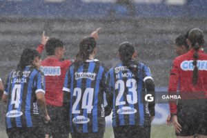 Granizada durante el partido. Campeonato Uruguayo de Fútbol Femenino. Estadio Belvedere.