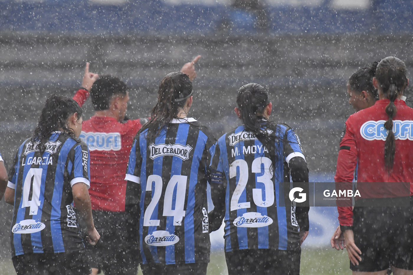 Granizada durante el partido. Campeonato Uruguayo de Fútbol Femenino. Estadio Belvedere.