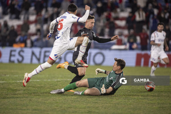 Lucas Villalba, de Nacional. Torneo Intermedio. Estadio Gran Parque Central.