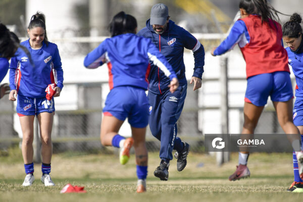 Nicolás Sierra, preparador físico de Nacional. Campeonato Uruguayo de Fútbol Femenino. Estadio Parque Ancap.