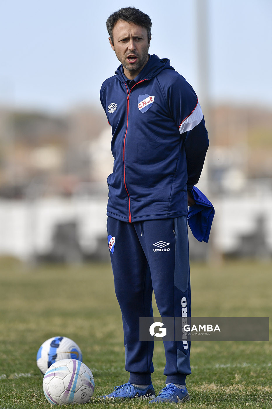 Marcel Rauss, director técnico de Nacional. Campeonato Uruguayo de Fútbol Femenino. Estadio Parque Ancap.