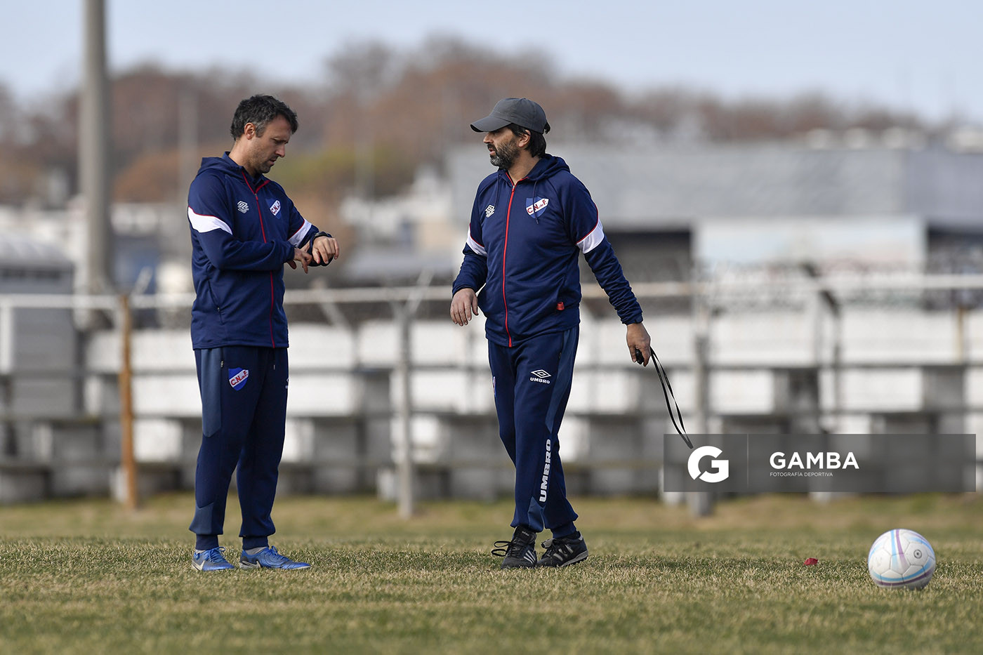 Marcel Rauss, director técnico de Nacional. Nicolás Sierra, preparador físico de Nacional. Campeonato Uruguayo de Fútbol Femenino. Estadio Parque Ancap.