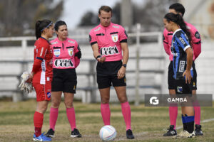 Sergei Paulenko, árbitro central. Campeonato Uruguayo de Fútbol Femenino. Estadio Parque Ancap.