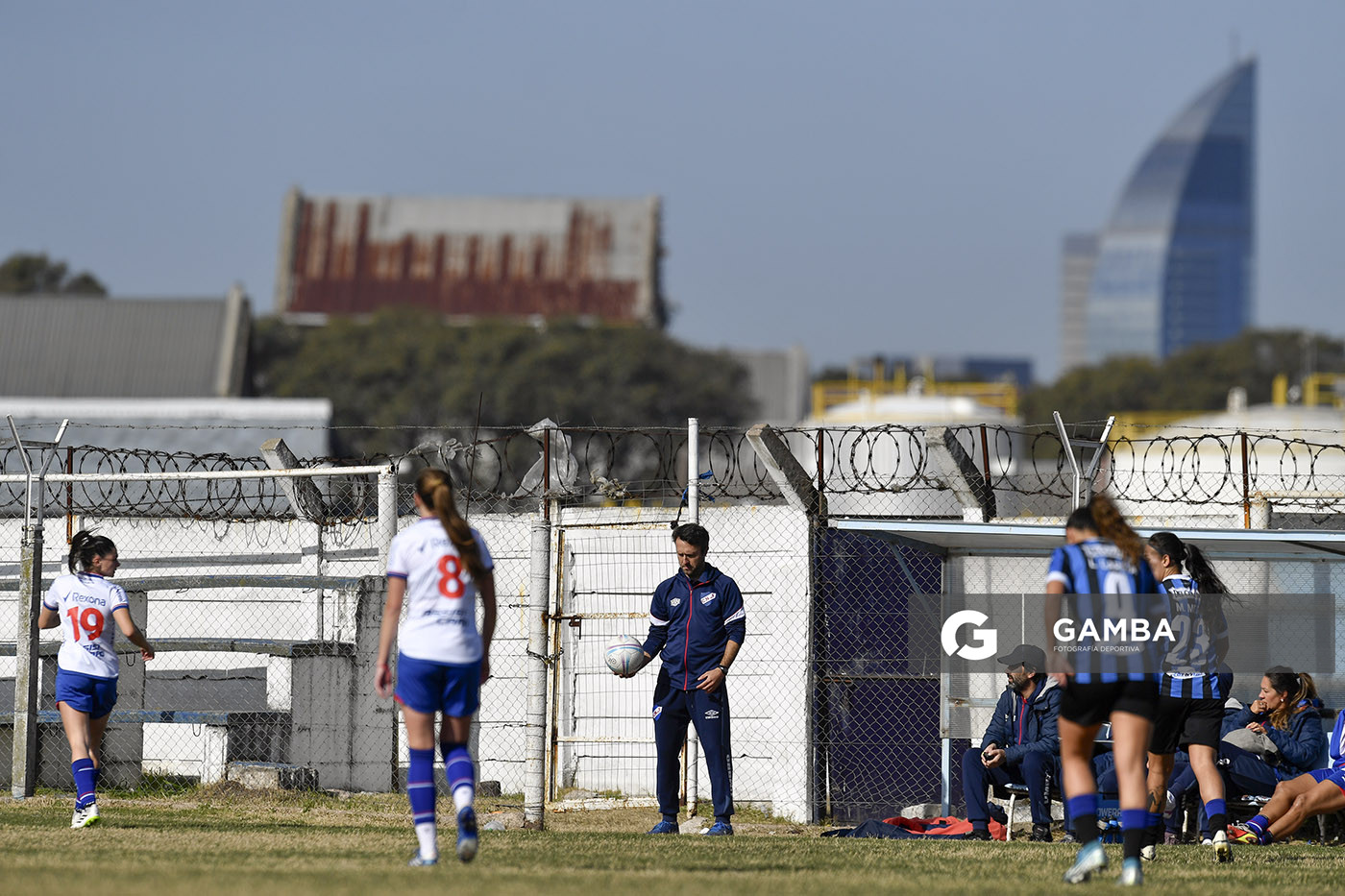 Marcel Rauss, director técnico de Nacional. Campeonato Uruguayo de Fútbol Femenino. Estadio Parque Ancap.