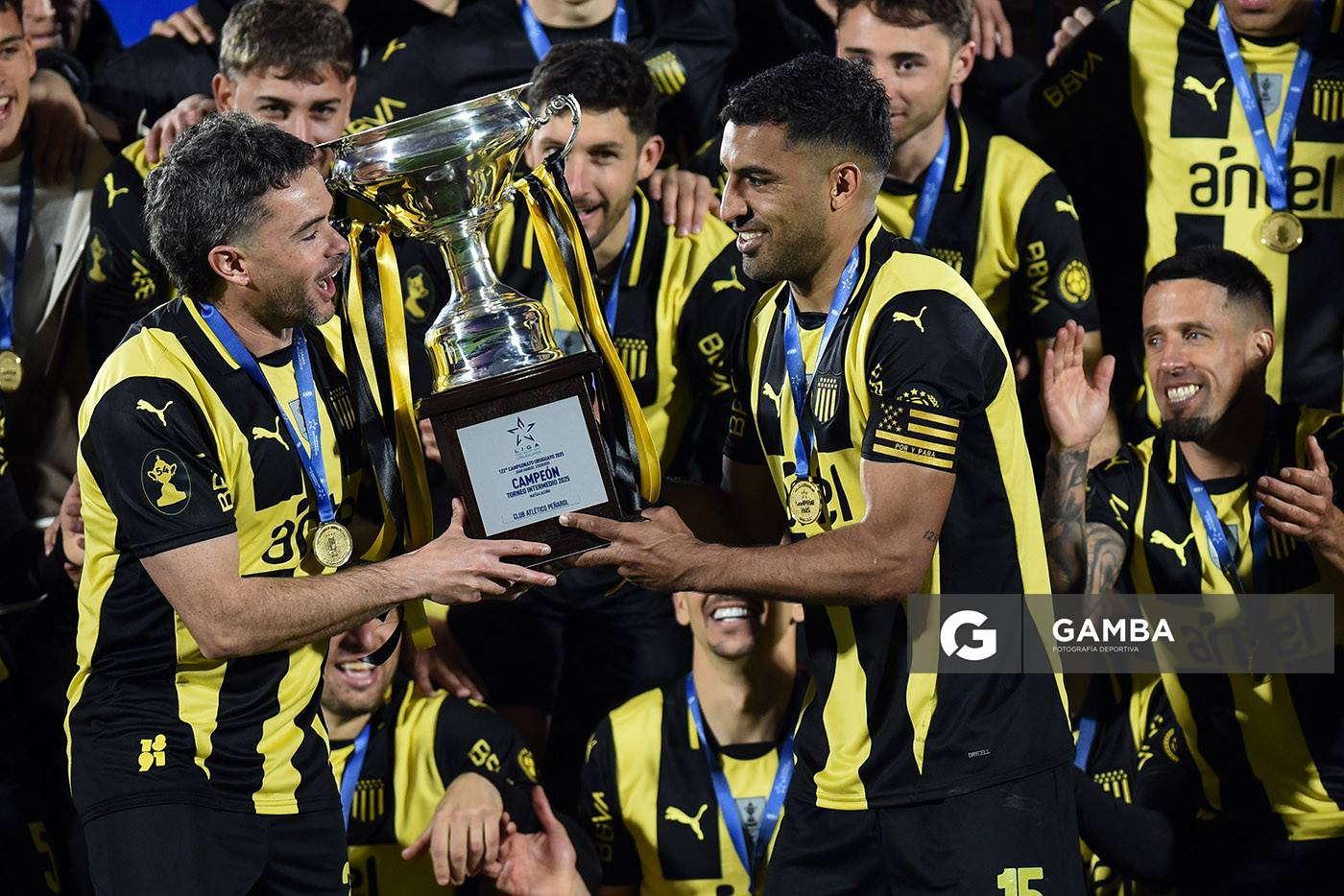 Peñarol Campeón. Torneo Intermedio. Estadio Centenario.