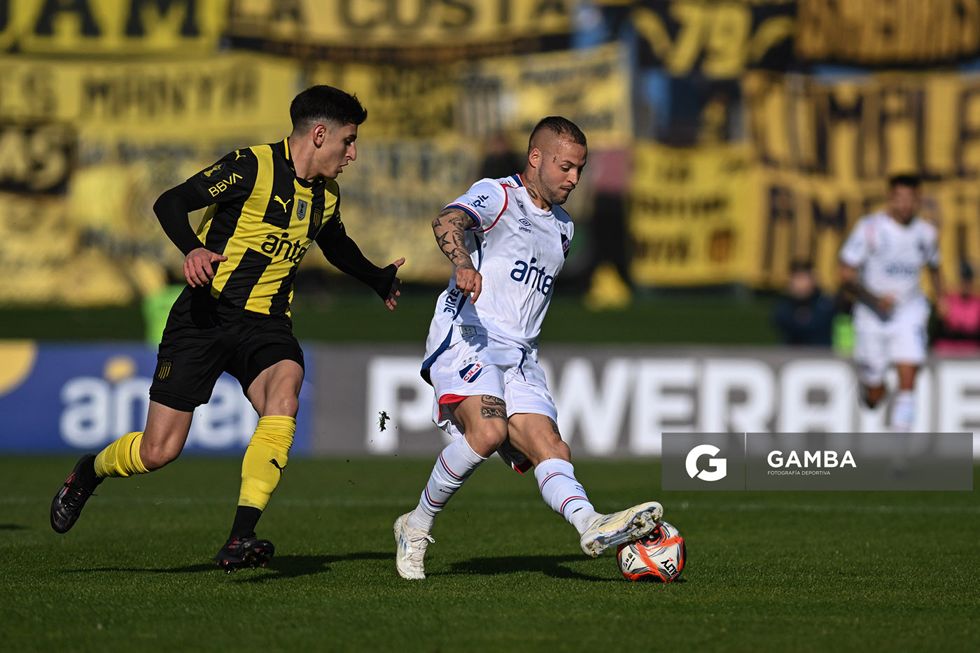 Nicolás López, de Nacional. Torneo Intermedio. Estadio Centenario.