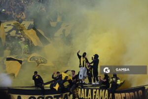Hinchas de Peñarol. Torneo Intermedio. Estadio Centenario.