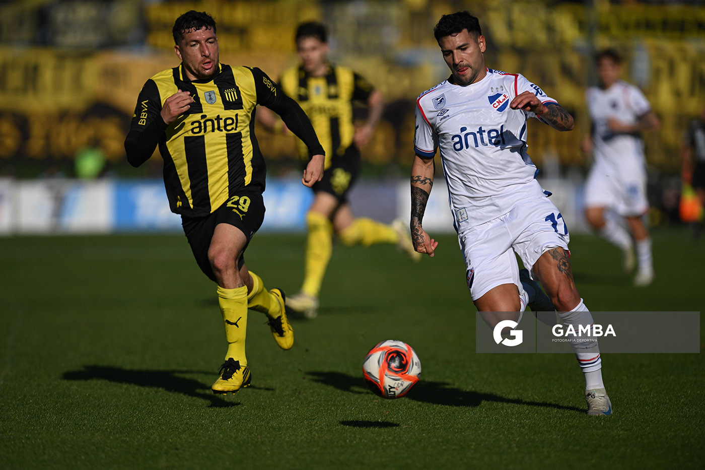 Gabriel Báez, de Nacional. Torneo Intermedio. Estadio Centenario.