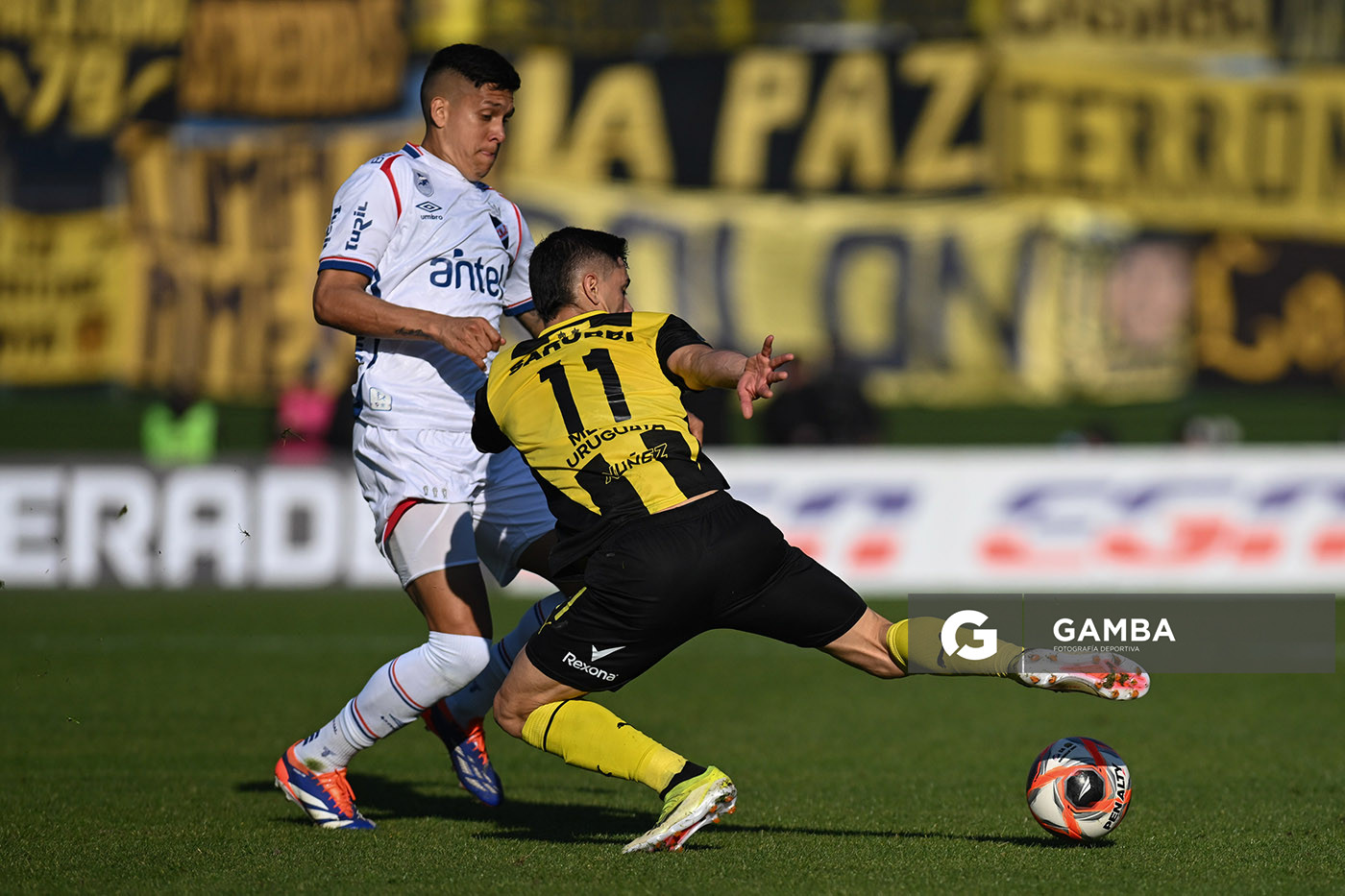 Maximiliano Silvera, de Peñarol. Torneo Intermedio. Estadio Centenario.