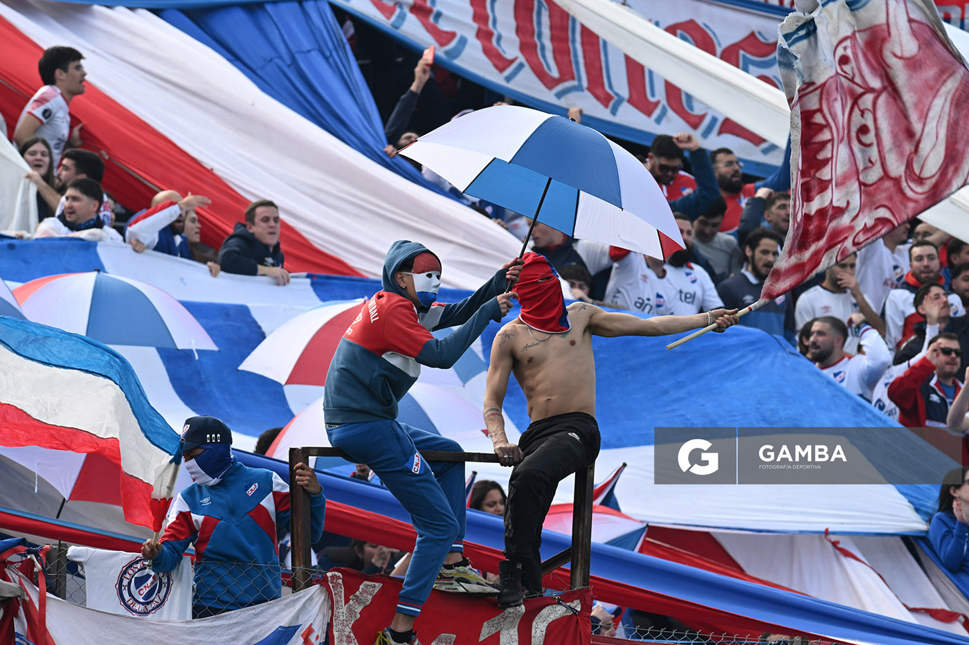 Hinchas de Nacional. Torneo Intermedio. Estadio Centenario.