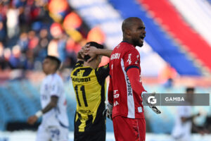 Luis Mejía, golero de Nacional. Torneo Intermedio. Estadio Centenario.