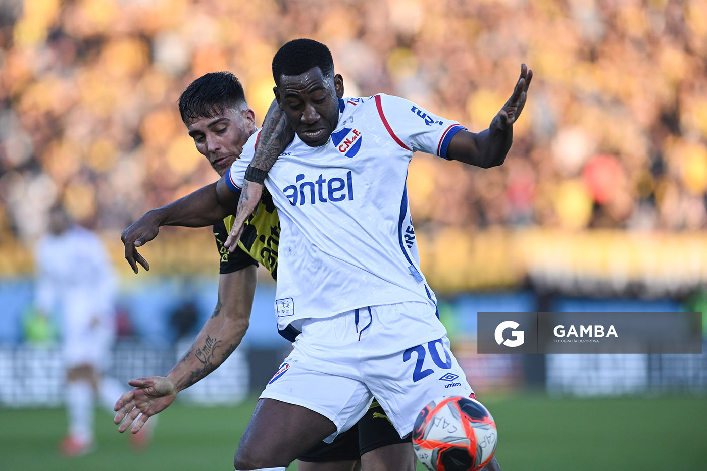 Gonzalo Carneiro, de Nacional. Torneo Intermedio. Estadio Centenario.