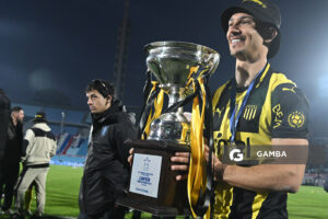 Maximiliano Silvera. Peñarol Campeón. Torneo Intermedio. Estadio Centenario.