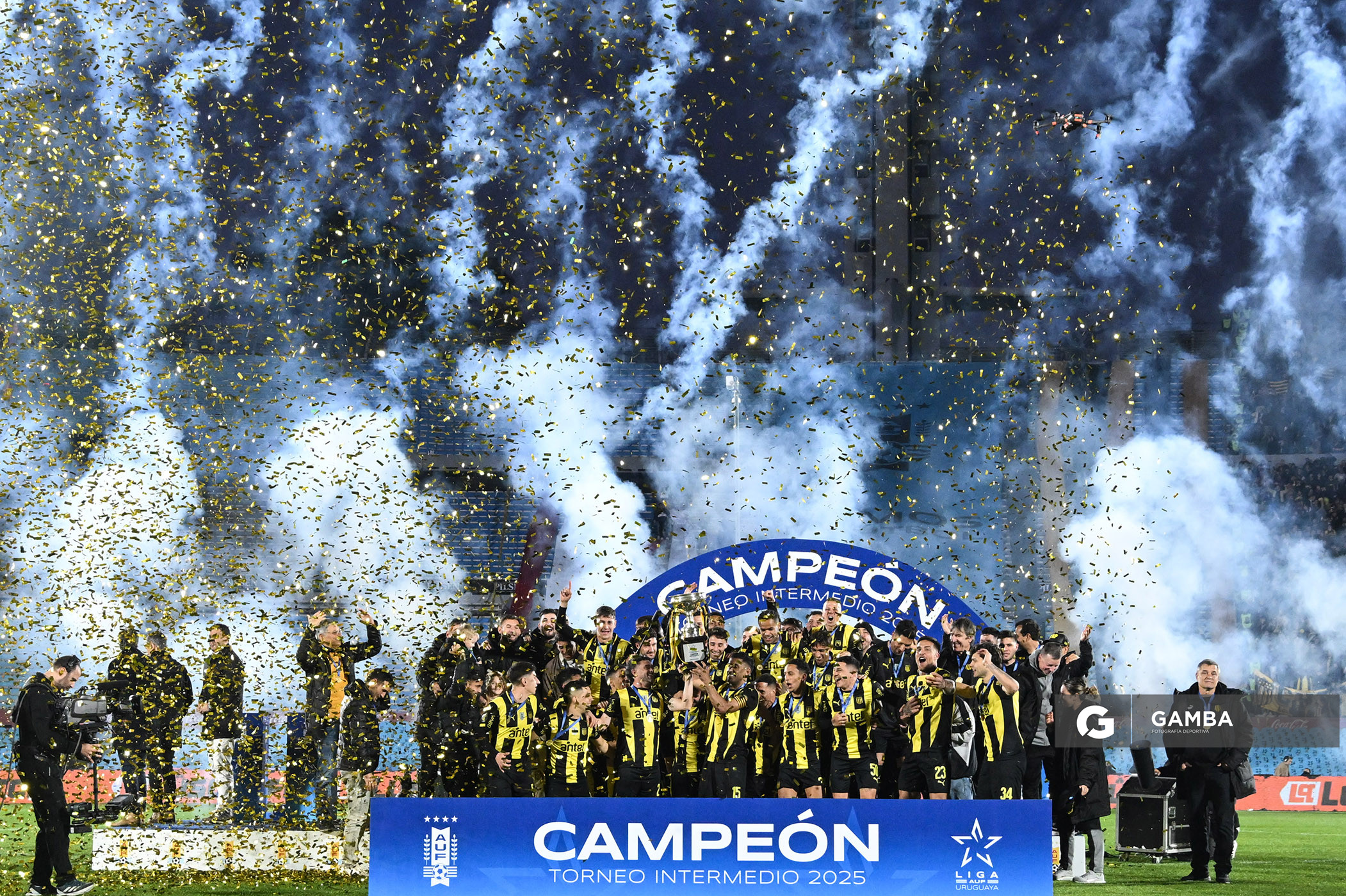Peñarol Campeón. Torneo Intermedio. Estadio Centenario.
