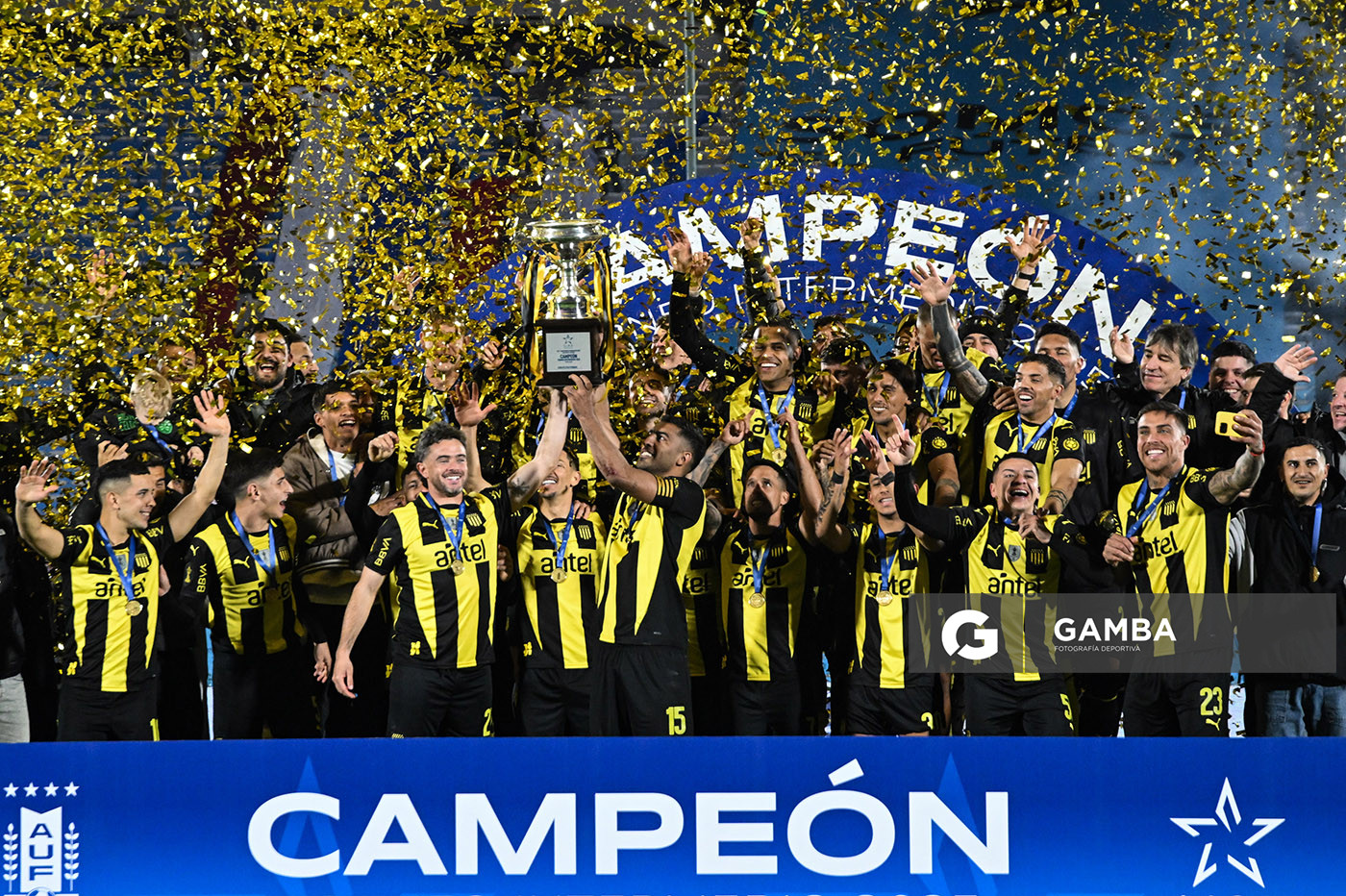 Torneo Intermedio. Estadio Centenario.