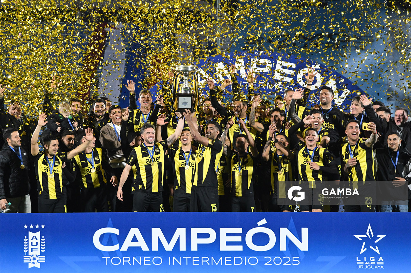 Torneo Intermedio. Estadio Centenario.