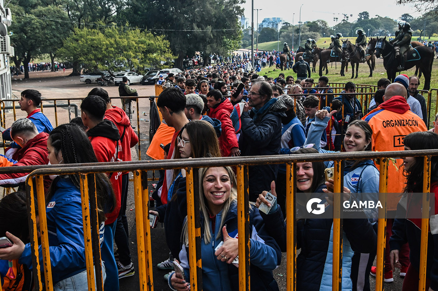 Hinchas de Nacional. Torneo Intermedio. Estadio Centenario.