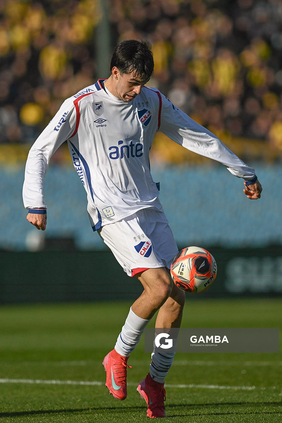 Gonzalo Petit, de Nacional. Torneo Intermedio. Estadio Centenario.
