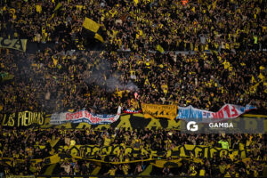 Hinchas de Peñarol. Torneo Intermedio. Estadio Centenario.