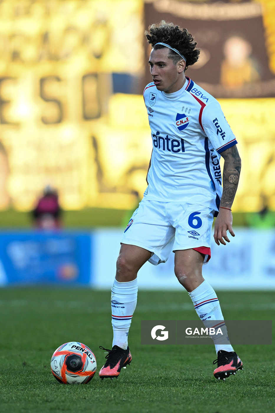 Luciano Boggio, de Nacional. Torneo Intermedio. Estadio Centenario.