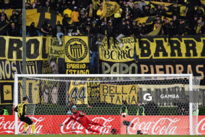 Leandro Umpiérrez, de Peñarol. Torneo Intermedio. Estadio Centenario.