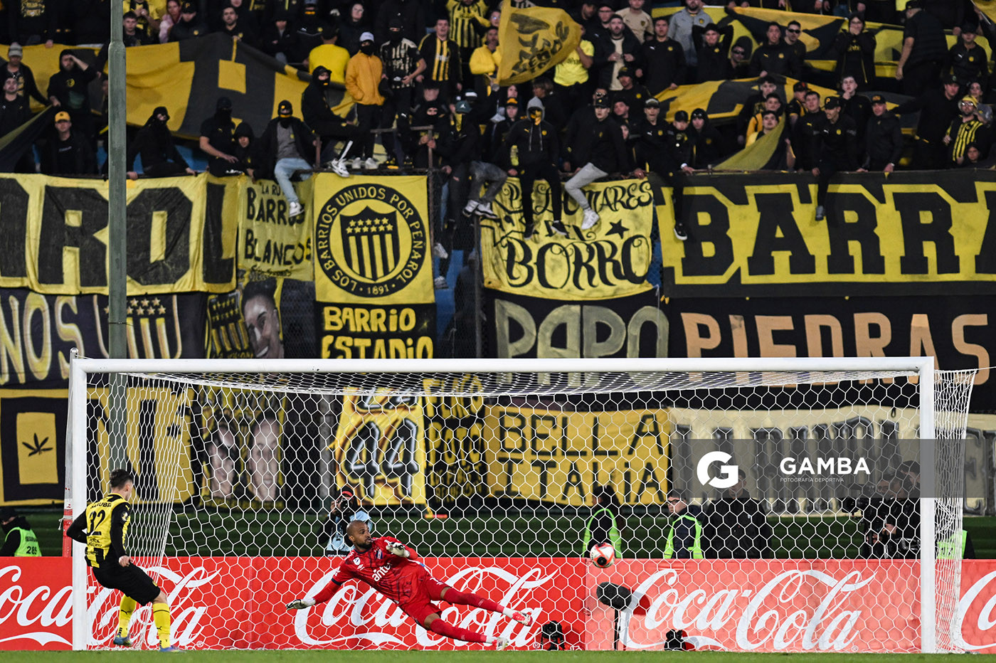 Leandro Umpiérrez, de Peñarol. Torneo Intermedio. Estadio Centenario.