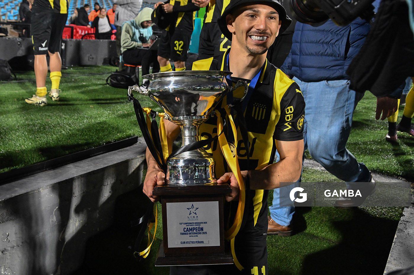 Maximiliano Silvera. Peñarol Campeón. Torneo Intermedio. Estadio Centenario.