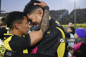 Stiven Muhlethaler y Martín Campaña. Peñarol Campeón. Torneo Intermedio. Estadio Centenario.