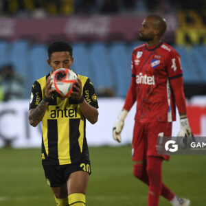 Stiven Muhlethaler, de Peñarol. Torneo Intermedio. Estadio Centenario.