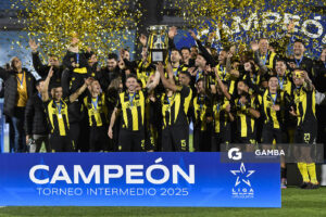 Peñarol Campeón. Torneo Intermedio. Estadio Centenario.