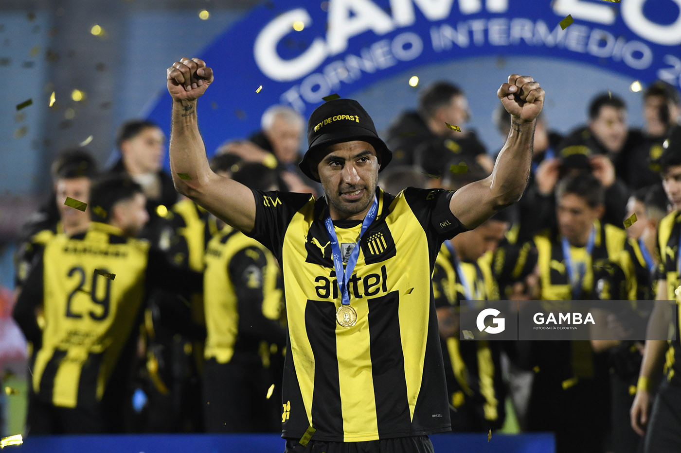 Maximiliano Olivera. Peñarol Campeón. Torneo Intermedio. Estadio Centenario.