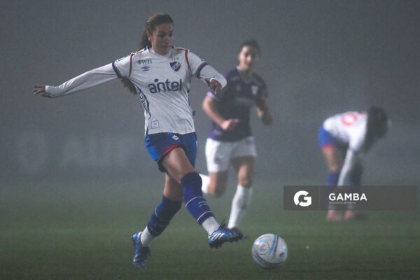 Sofía Oxandabarat, de Nacional. Campeonato Uruguayo de Fútbol Femenino. Complejo Rentistas.