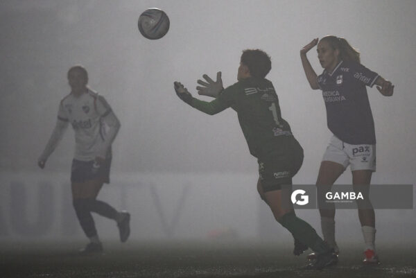 Renata Da Rosa, golera de Defensor Sporting. Campeonato Uruguayo de Fútbol Femenino. Complejo Rentistas.
