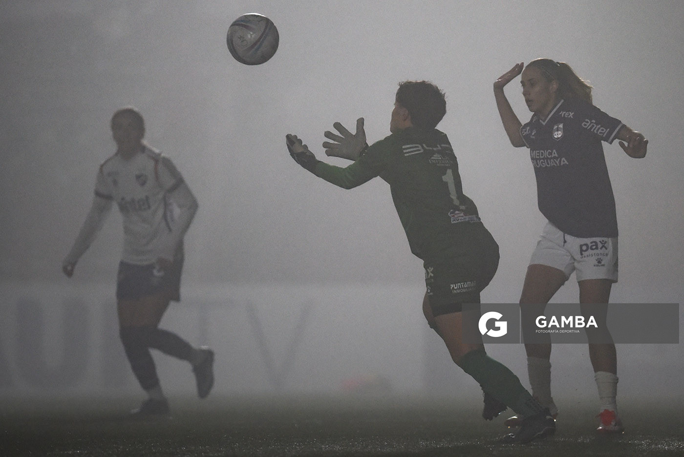 Renata Da Rosa, golera de Defensor Sporting. Campeonato Uruguayo de Fútbol Femenino. Complejo Rentistas.