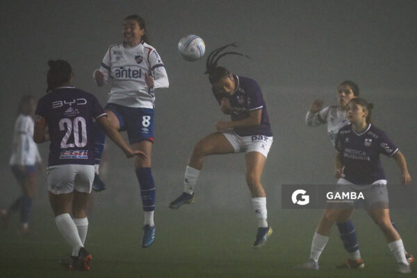 Camila Santos, de Defensor Sporting. Campeonato Uruguayo de Fútbol Femenino. Complejo Rentistas.