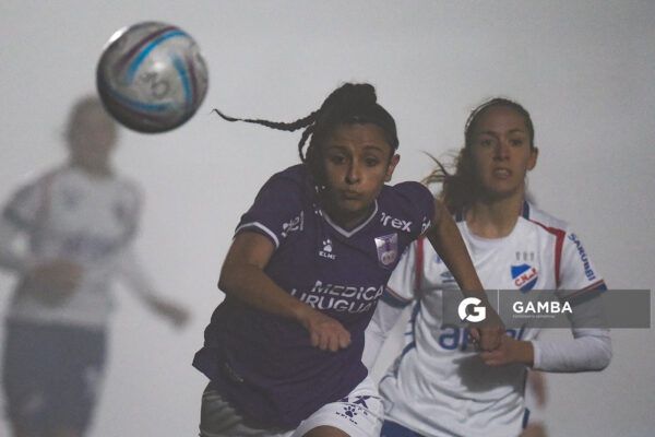 Camila Santos, de Defensor Sporting. Campeonato Uruguayo de Fútbol Femenino. Complejo Rentistas.