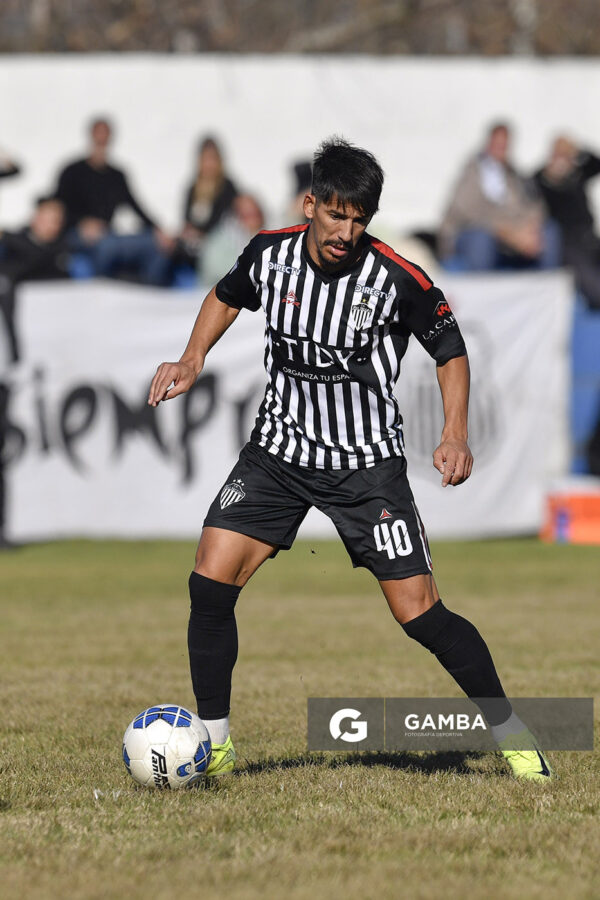 Hamilton Pereira, de Río Negro. 21ª Copa Nacional de Clubes. Estadio Álvaro Pérez.