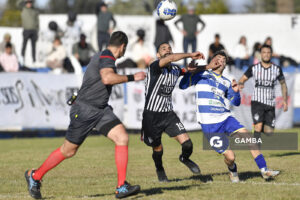 Fabricio Martínez, de Río Negro. Facundo Suárez, de Libertad. 21ª Copa Nacional de Clubes. Estadio Álvaro Pérez.