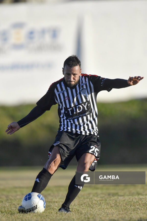 Roberto Brum, de Río Negro. 21ª Copa Nacional de Clubes. Estadio Álvaro Pérez.