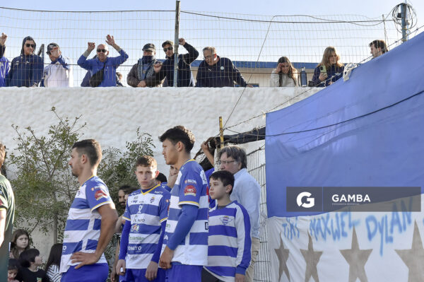 Hinchas de Libertad. 21ª Copa Nacional de Clubes. Estadio Álvaro Pérez.